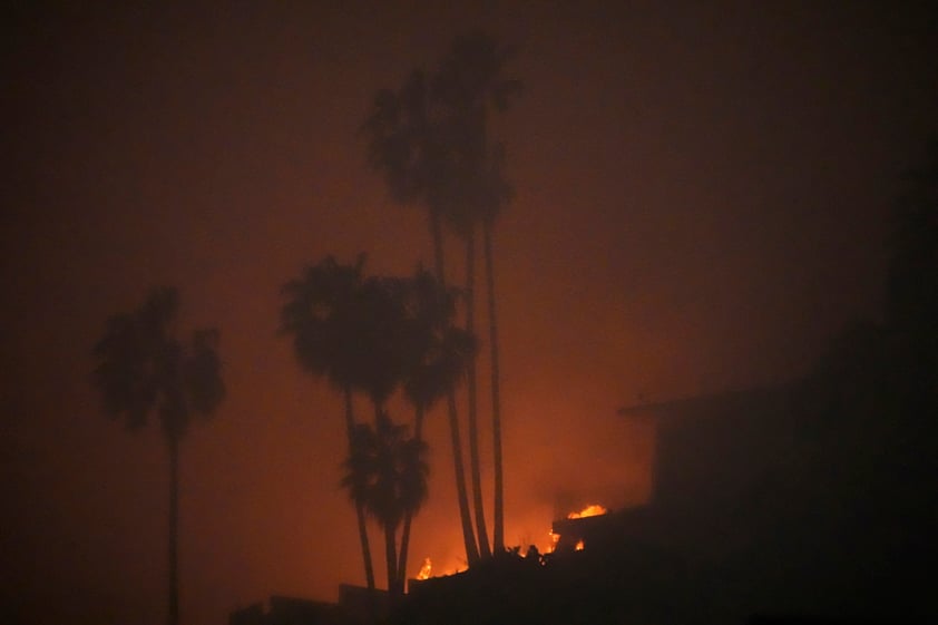 Incendios asolan Los Ángeles, California; dejan muertes y miles de evacuados