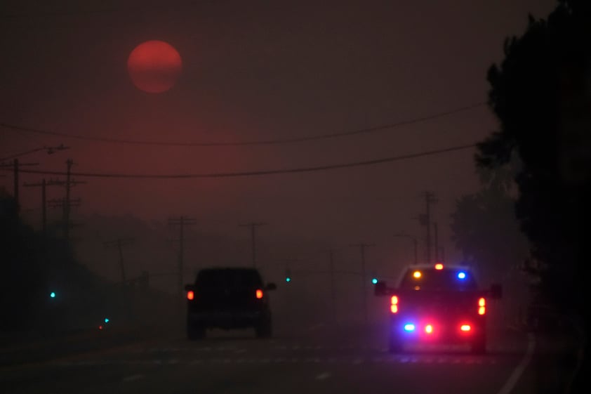 Incendios asolan Los Ángeles, California; dejan muertes y miles de evacuados