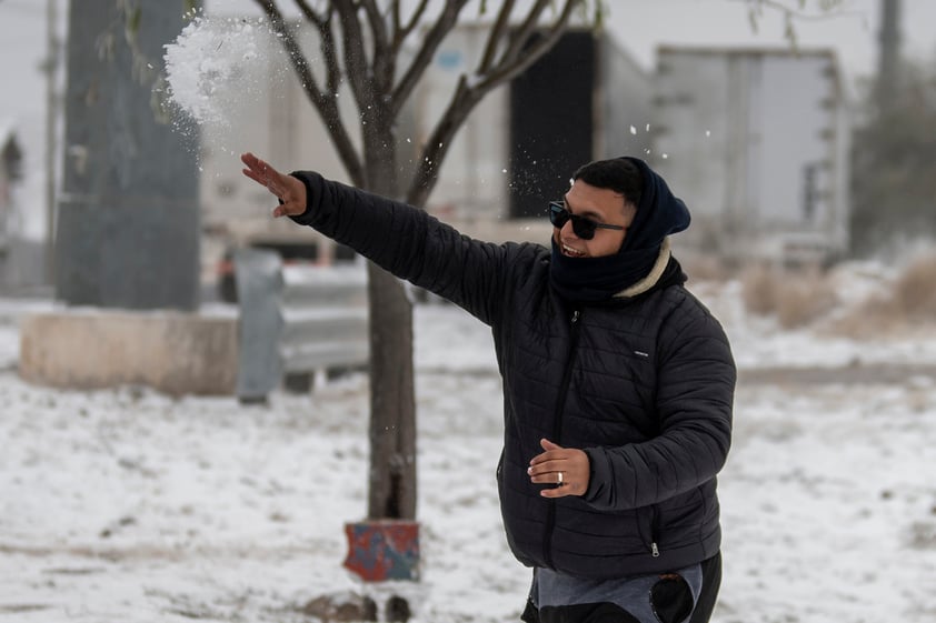 Saltillo se cubre de blanco con nevada