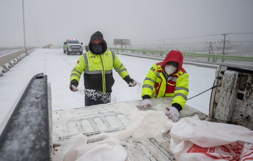 Saltillo se cubre de blanco con nevada