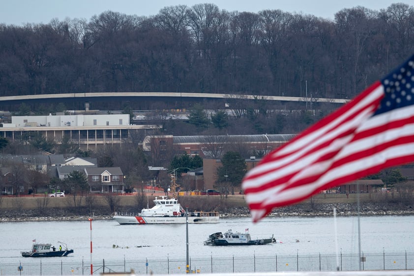 Despidos por Trump, falta de personal y nuevas dudas rodean accidente aéreo en Washington