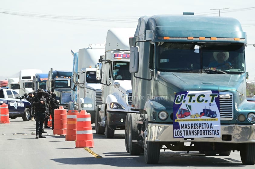 Protestan transportistas en el Periférico, denuncian hostigamiento de la Guardia Nacional