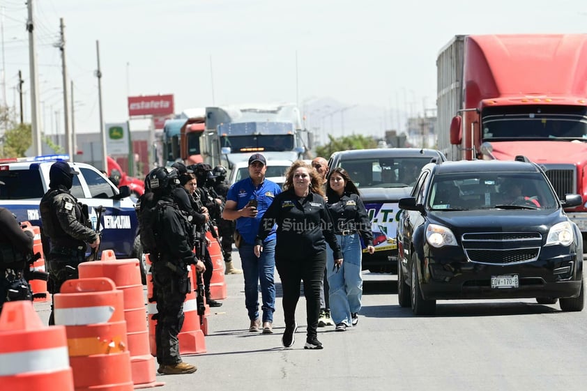 Protestan transportistas en el Periférico, denuncian hostigamiento de la Guardia Nacional