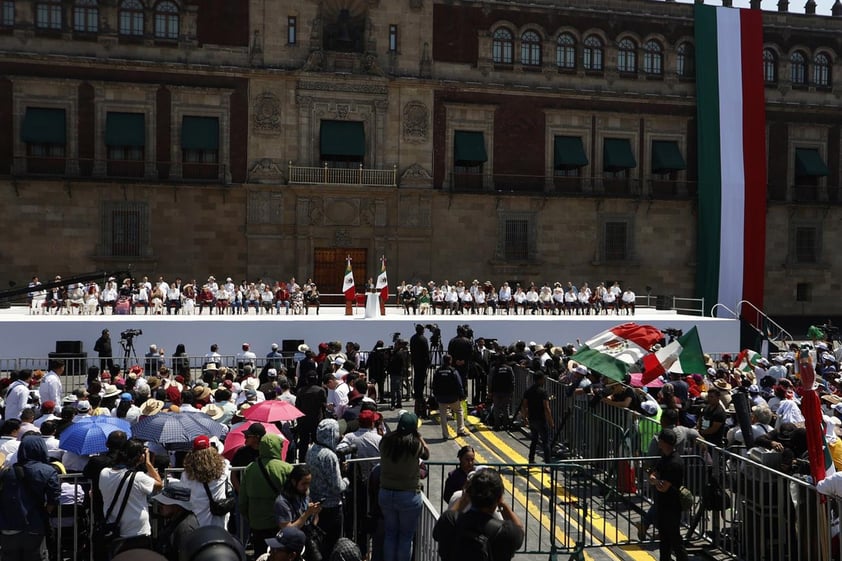 Claudia Sheinbaum ofrece mensaje en el Zócalo tras exención de aranceles