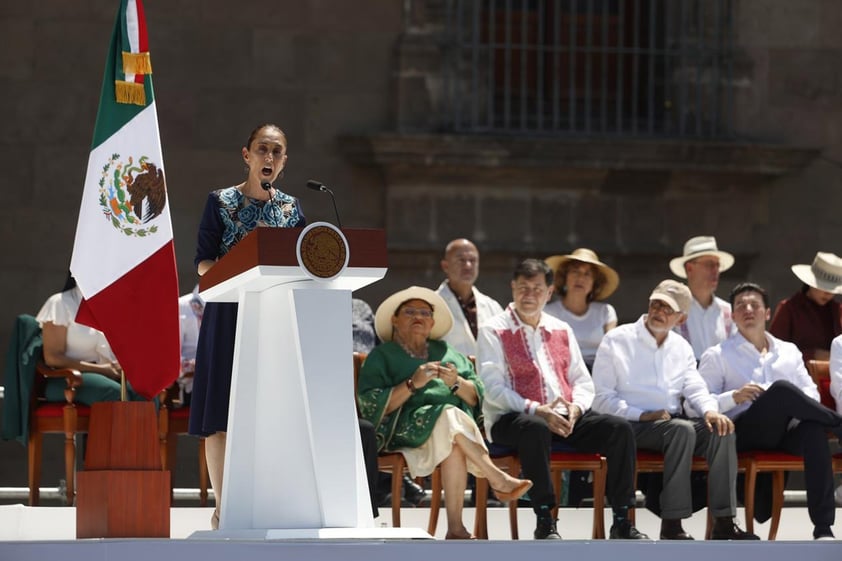 Claudia Sheinbaum ofrece mensaje en el Zócalo tras exención de aranceles