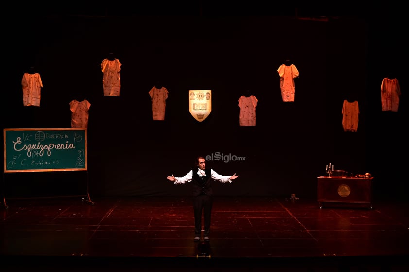 Rafael Perrín presenta la obra de teatro Esquizofrenia en Torreón