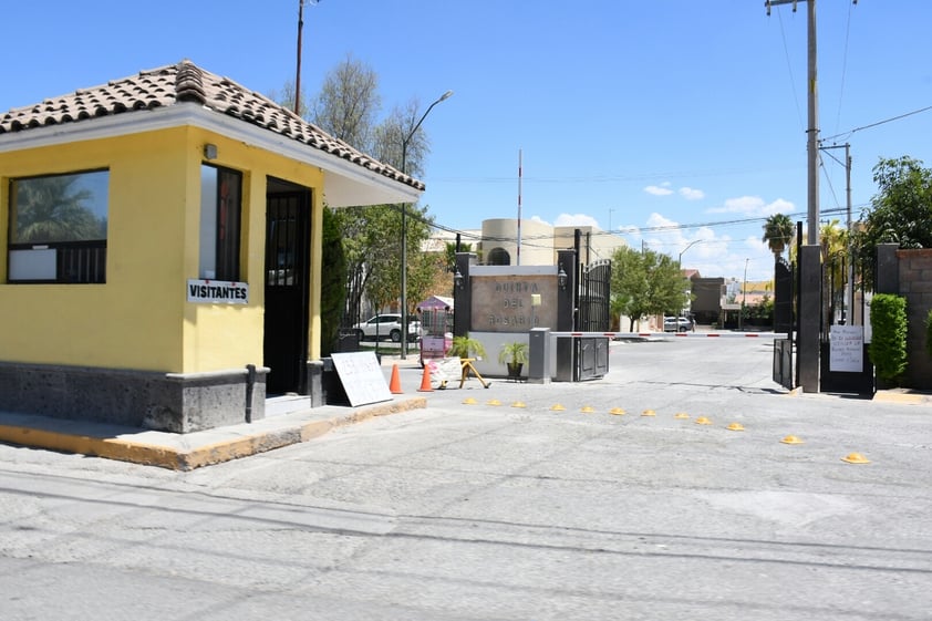 Advierte jefe de la Policía de Torreón, César Perales, que fraccionamientos cerrados están obligados a dar ingreso a las unidades de la corporación, de lo contrario se aplicarán detenciones.
