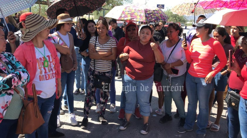 Bloquean carretera por deficiencias en el servicio de transporte en ejidos de Matamoros y Viesca