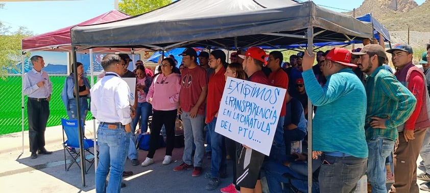 Bloquean carretera para exigir el pago de utilidades trabajadores de la Mina El Roble