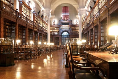Biblioteca de la Universidad de Bolonia en Italia, considerada por muchos la primera universidad del mundo.  Imagen: visititaly.edu 