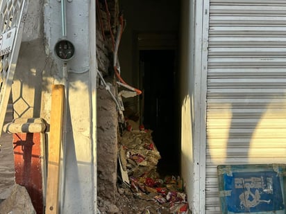 No hubo lesionados tras el derrumbe de la barda del acceso a un domicilio de Torreón.