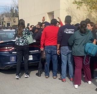 Los trabajadores de la institución grabaron el momento de la tensa situación en el IMSS 71 de Torreón.