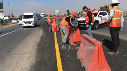Inicio de la desviación de circulación en los carriles centrales del periférico por las obras del Giro Independencia de Torreón. (FOTOGRAFÍA: FERNANDO COMPEÁN)