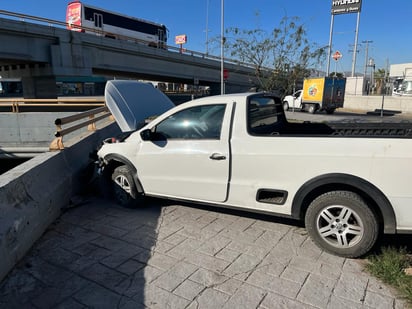 Camioneta de la marca Volkswagen línea Saveiro accidentada. (EL SIGLO DE TORREÓN)