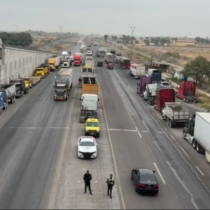 Vista de la manifestación de los transportistas en El Vergel. (EL SIGLO DE TORREÓN)