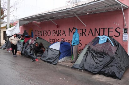 Campamento migrante en Torreón. (VAYRON INFANTE / EL SIGLO DE TORREÓN)