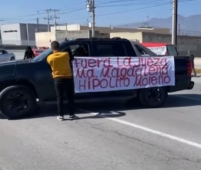 Protesta contra la juez María Magdalena Hipólito Moreno. (EL SIGLO DE TORREÓN)