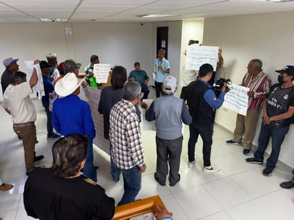 Los exobreros manifestaron que el regidor morenista, José Daniel González, debería ser retirado de la cartera de Derechos Humanos del cabildo.