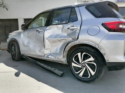 El accidente sucedió alrededor de las 12:18 horas de la tarde del lunes, donde participaron el conductor de una camioneta de la marca Toyota color gris y el conductor de una camioneta Ford color gris, la cual manejaba en estado de ebriedad.