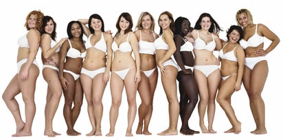 Las campañas de Dove están enfocadas en la autoaceptación e incluyen a modelos de diversas etnias,
edades y complexiones, sin sexualizarlas. Imagen: brissweet.wordpress.com