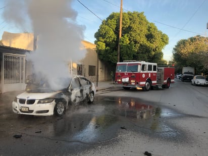 Se incendia vehículo BMW en el Centro de Gómez Palacio