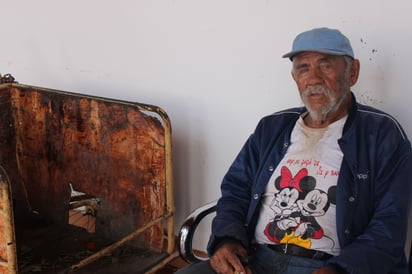 Manuel no está en situación de calle, pero tiene 80 años, y desde hace ocho quemurió
su esposa, vive su vejez en soledad. (DANIELA CERVANTES)