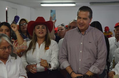 Ante el Comité Municipal del Instituto Electoral de Coahuila, Diana Hernández registró su candidatura por el Partido del Trabajo a Alcaldesa de Saltillo.