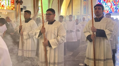 La ceremonia dio inicio a las 10:00 horas de este Jueves Santo, a la que asistieron la mayoría de los sacerdotes de la Diócesis de Torreón