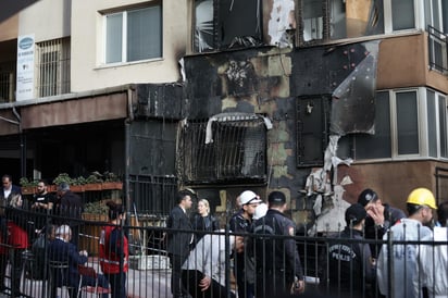Secuela del incendio de una conocida discoteca de Estambul. (EFE)