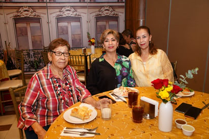 María del Carmen Espitia, Lourdes Álamos y Maricarmen Álamos (EL SIGLO DE TORREÓN/ ENRIQUE CASTRUITA)