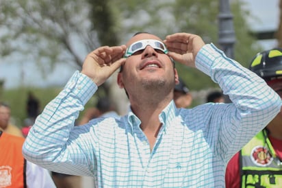 Cerca de 400 personas observaron el eclipse solar total desde Parras de la Fuente
