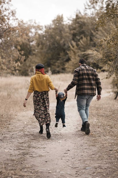 La familia es clave en el desarrollo e inclusión de cualquier persona neurodivergente. Imagen: Pexels / Alina Kurson