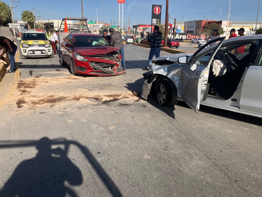 Imagen Chocan de frente en el bulevar Miguel Alemán de Lerdo, hay un lesionado