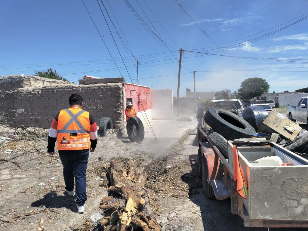 Imagen Campaña de descacharrización recorre el Fraccionamiento Popular Ramos Arizpe de San Pedro