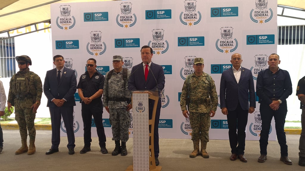 Imagen Detienen a cuatro hombres y una mujer, aseguran armas, droga y motocicletas, tras cuatro cateos