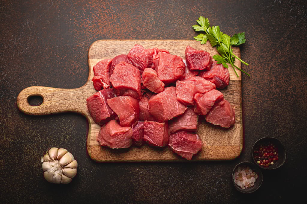 El color de la carne es un buen indicador, pero no el único; también es importante revisar su olor, textura y el estado del empaque antes de consumirla.