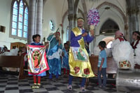 De fiesta. Este día, se termina la celebración para la virgen de Guadalupe con diferentes actividades en la Catedral. (ARCHIVO)