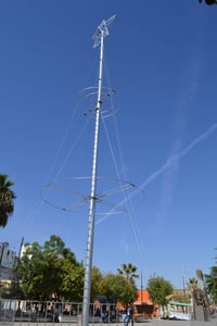 Se preparan. Ya se instaló la estructura del tradicional árbol navideño en la plaza principal.