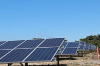  En México hay alrededor de 20 mil hogares con paneles solares y la cifra sigue creciendo, ya que esta tecnología puede ayudar a reducir el monto del recibo de electricidad hasta un 98 por ciento, sobre todo para aquellas familias que pagan más de dos mil 500 pesos al bimestre. (ARCHIVO)