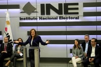 Paso. Margarita Zavala acudió ayer a la sede del INE a registrarse como candidata independiente a la presidencia. (EL UNIVERSAL)