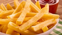 Papas fritas. De acuerdo con la investigación, el princpial momento de consumo es entre comidas, particulamente a las personas les gusta comerlas por la tarde. (ARCHIVO)