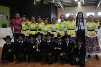 Demostración. Los pequeños dieron muestra de su talento en los bailes  folclóricos, como parte de las actividades escolares. (EL SIGLO DE TORREÓN/MARY VÁZQUEZ)