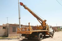 Trabajos. Se colocarán 10 postes, dos transformadores y 181 metros de cableado en un lapso de 45 días. (EL SIGLO DE TORREÓN/MARY VÁZQUEZ)