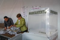 Hasta las 09:30 de la mañana, el Consejo General del Instituto Electoral del Estado de México (IEEM) reportó la instalación del 17.64% de las casillas distritales y municipales en los 125 municipios mexiquenses. (NOTIMEX)