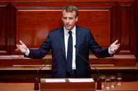 Complicado. El proceso de caída libre de la popularidad de Macron se aceleró en las últimas semanas. (AP)