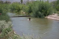 Consecuencias. Los menores de edad son los que reinciden y se meten a nadar al canal y no miden las consecuencias. (ARCHIVO)