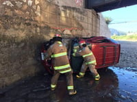 Bomberos realizaron las labores de rescate. (ESPECIAL) 