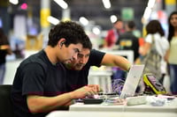Comercio. Cada vez más personas confían hacer sus compras a través de Internet. (ARCHIVO)