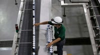 Respuesta. Heineken México reiteró su apego a la normatividad y atenderá la información requerida por la autoridad. (ARCHIVO)