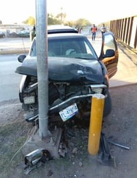 Tren impacta camioneta en el cruce de la colonia 5 de Mayo, de Gómez Palacio, la conductora de la unidad resultó con una aguda crisis nerviosa. (EL SIGLO DE TORREÓN) 